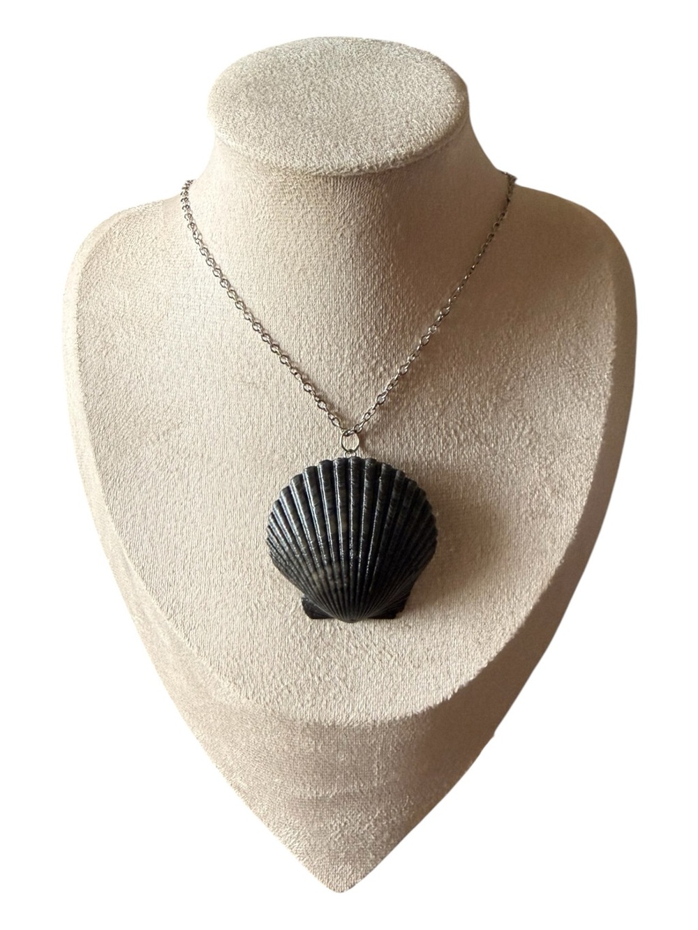 Scallop Seashell Necklace - Picture 2 of 2
